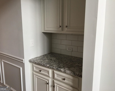 5650 Mirror Lake Drive - Photo Thumbnail 9