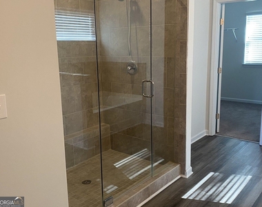 5650 Mirror Lake Drive - Photo Thumbnail 23