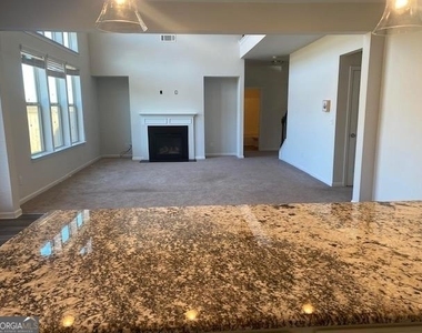 5650 Mirror Lake Drive - Photo Thumbnail 11