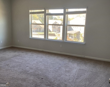 5650 Mirror Lake Drive - Photo Thumbnail 19