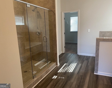 5650 Mirror Lake Drive - Photo Thumbnail 21