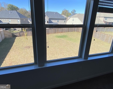 5650 Mirror Lake Drive - Photo Thumbnail 18