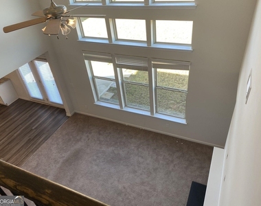 5650 Mirror Lake Drive - Photo Thumbnail 10