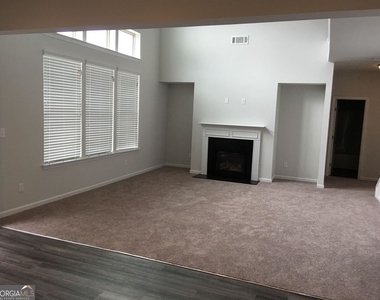 5650 Mirror Lake Drive - Photo Thumbnail 15