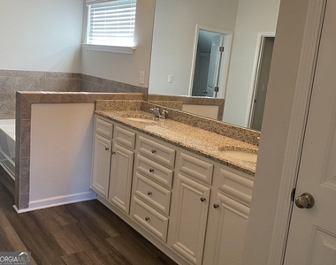 5650 Mirror Lake Drive - Photo Thumbnail 28