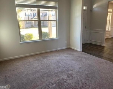 5650 Mirror Lake Drive - Photo Thumbnail 2