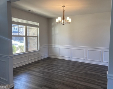 5650 Mirror Lake Drive - Photo Thumbnail 4
