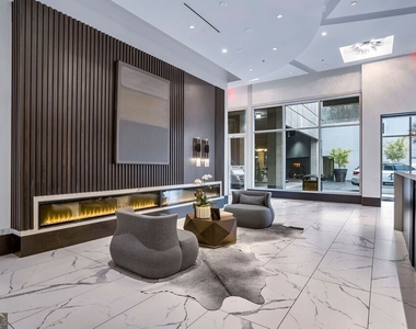 400 W Peachtree Street Nw - Photo Thumbnail 3