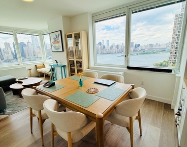 5203 Center Boulevard - Photo Thumbnail 2