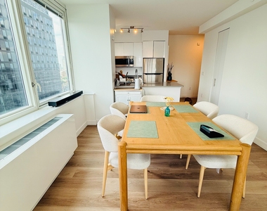 5203 Center Boulevard - Photo Thumbnail 4