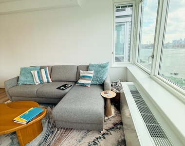 5203 Center Boulevard - Photo Thumbnail 5
