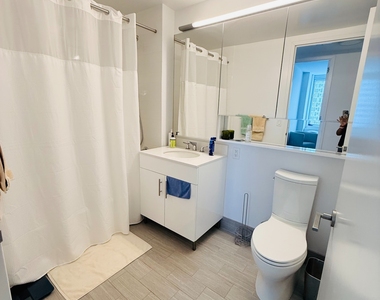 5203 Center Boulevard - Photo Thumbnail 10