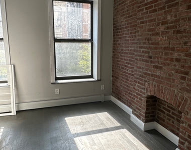 West 103rd Street - Photo Thumbnail 8