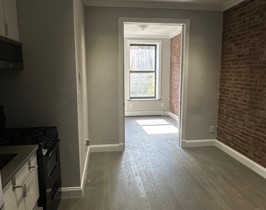 West 103rd Street - Photo Thumbnail 3