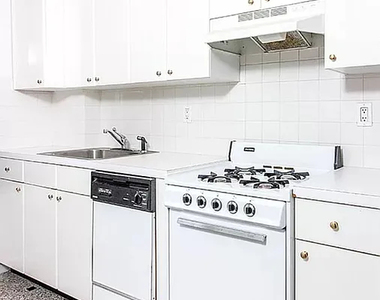 231 Lexington Avenue - Photo Thumbnail 4