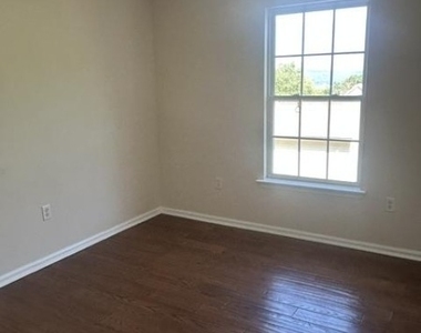 310 Winding Hill Dr - Photo Thumbnail 15