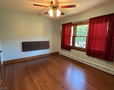 411 Sussex St - Photo Thumbnail 5