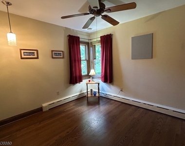 411 Sussex St - Photo Thumbnail 8