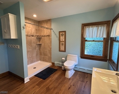 411 Sussex St - Photo Thumbnail 6