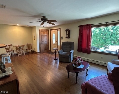 411 Sussex St - Photo Thumbnail 1