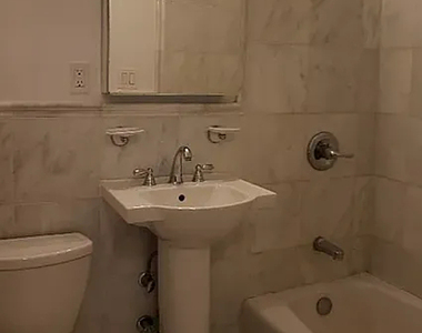 352 East 89th Street - Photo Thumbnail 4