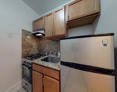 338 East 70th Street - Photo Thumbnail 6
