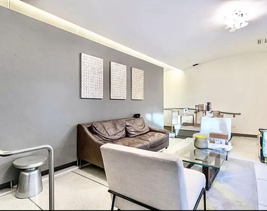 330 East 46th Street - Photo Thumbnail 2