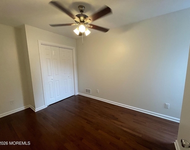 729 Spruce Street - Photo Thumbnail 9