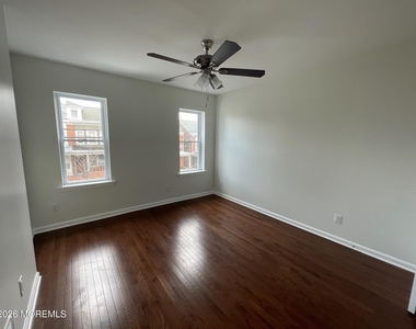 729 Spruce Street - Photo Thumbnail 8