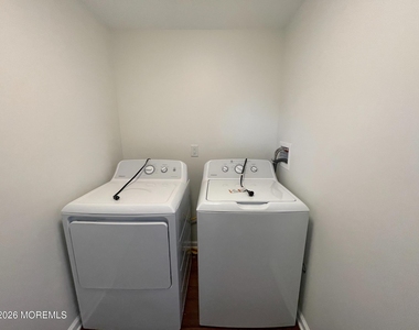 729 Spruce Street - Photo Thumbnail 4