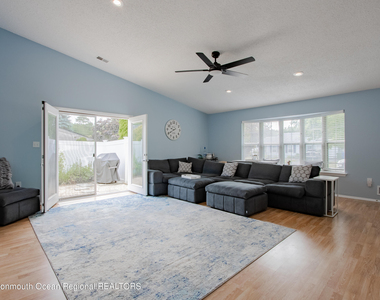 49 Williamsburg Drive - Photo Thumbnail 3