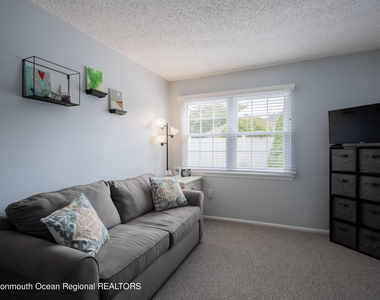 49 Williamsburg Drive - Photo Thumbnail 21