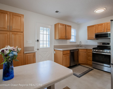 49 Williamsburg Drive - Photo Thumbnail 9