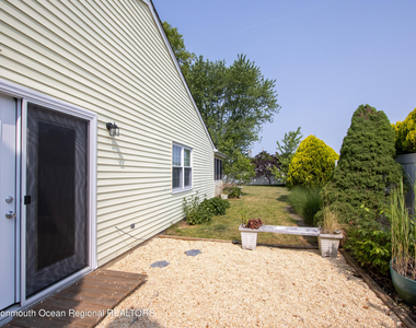 49 Williamsburg Drive - Photo Thumbnail 34
