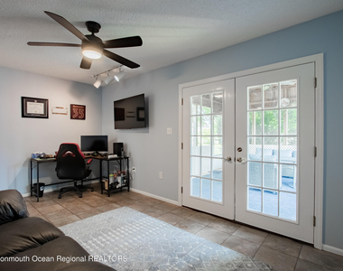 49 Williamsburg Drive - Photo Thumbnail 24