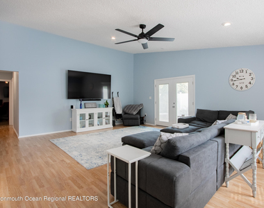 49 Williamsburg Drive - Photo Thumbnail 6
