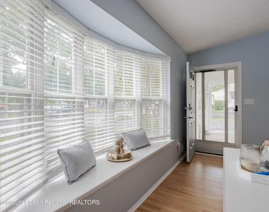 49 Williamsburg Drive - Photo Thumbnail 8