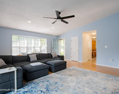 49 Williamsburg Drive - Photo Thumbnail 4