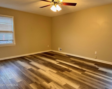 702 Cassville Road - Photo Thumbnail 4