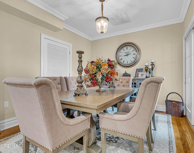 564 Sairs Avenue - Photo Thumbnail 2