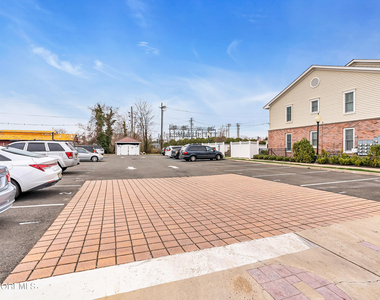 564 Sairs Avenue - Photo Thumbnail 9