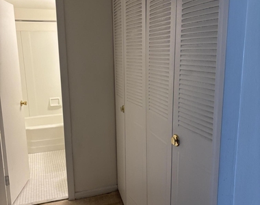 385 Ocean Boulevard - Photo Thumbnail 9