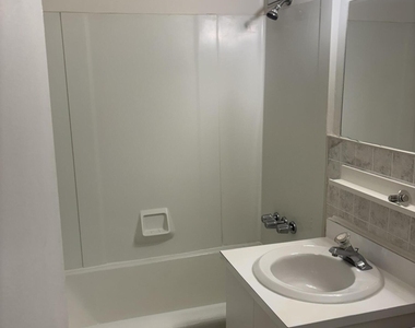 385 Ocean Boulevard - Photo Thumbnail 8