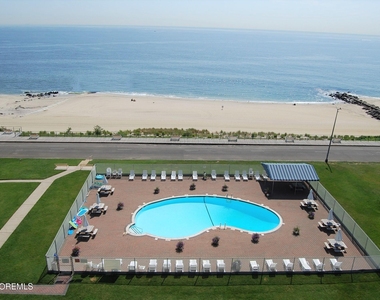 385 Ocean Boulevard - Photo Thumbnail 1