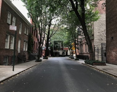 Barrow Street - Photo Thumbnail 4