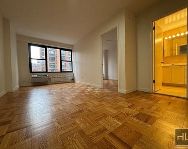 Fourth Avenue - Photo Thumbnail 1