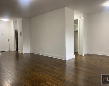 E 82 St - Photo Thumbnail 1