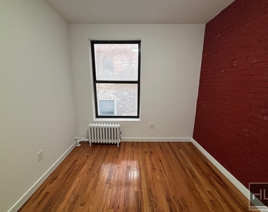 York Avenue - Photo Thumbnail 2