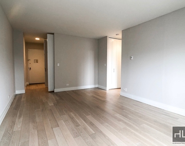 E 95th St - Photo Thumbnail 1