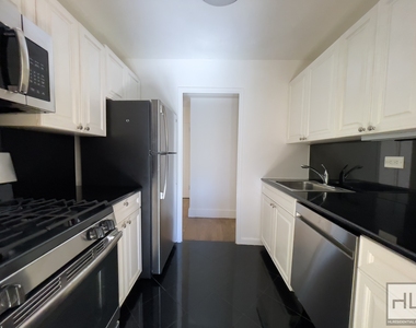 East 63 Street - Photo Thumbnail 5